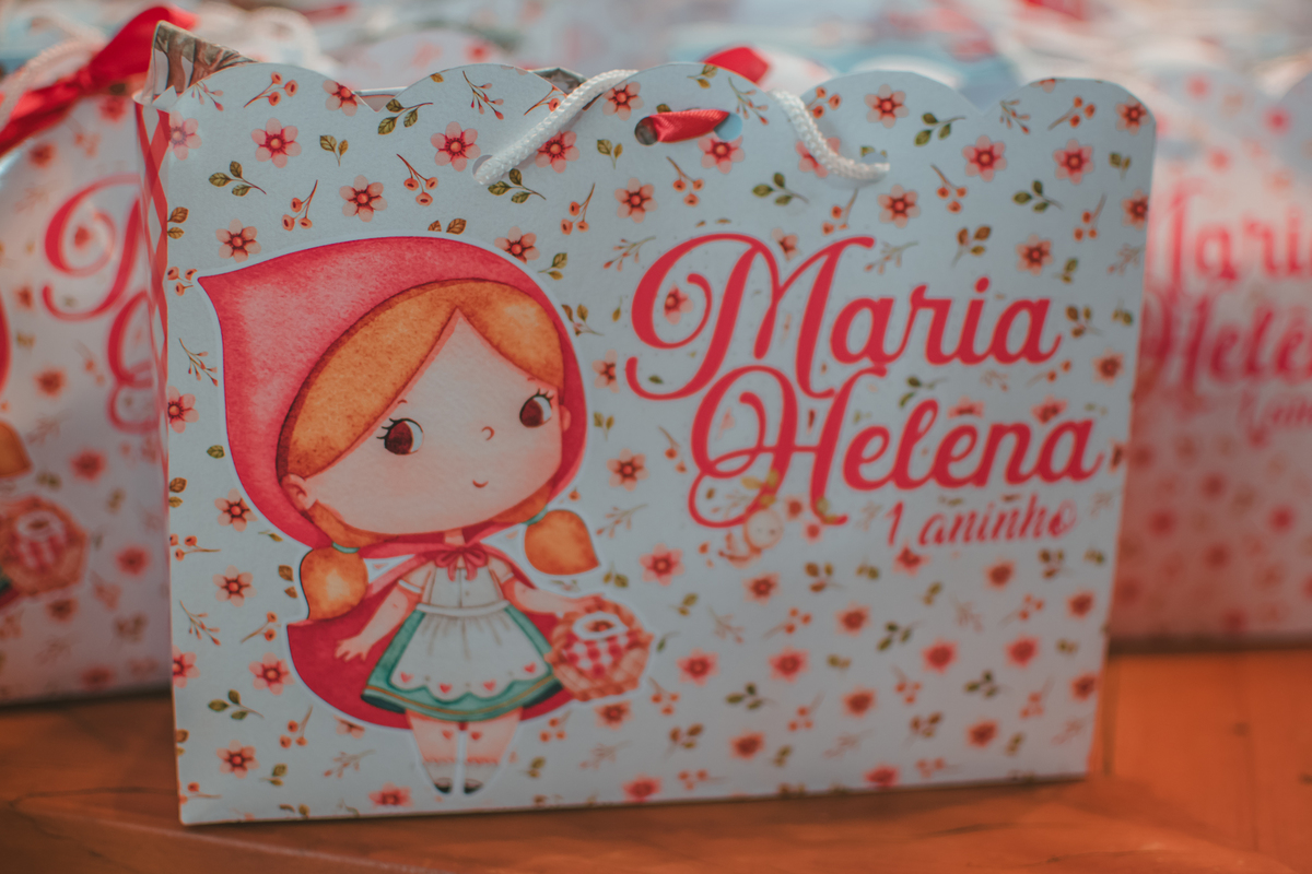 lembrancinha de aniversário de 1 ano com tema chapéuzinho vermelho.