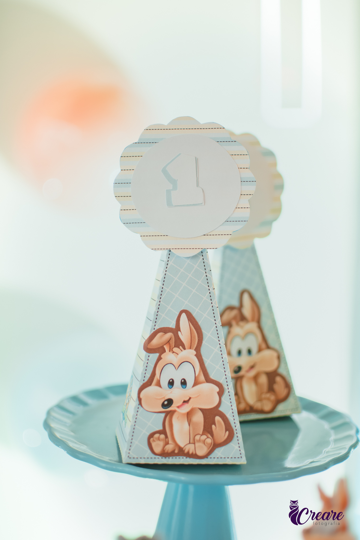 decoração de festa de 1 ano com o tema do desenho looney tunes.