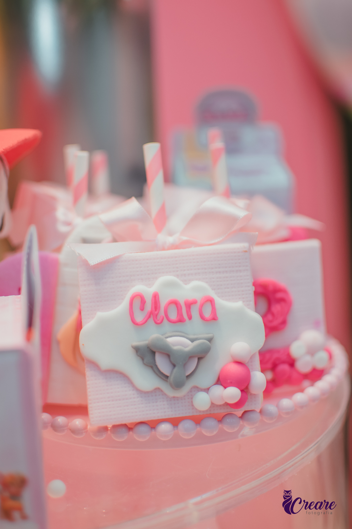 docê personalizado com o nome clara e o tema Patrulha caninha rosa, para festa de 2 anos no buffet Happy House em Santo André.