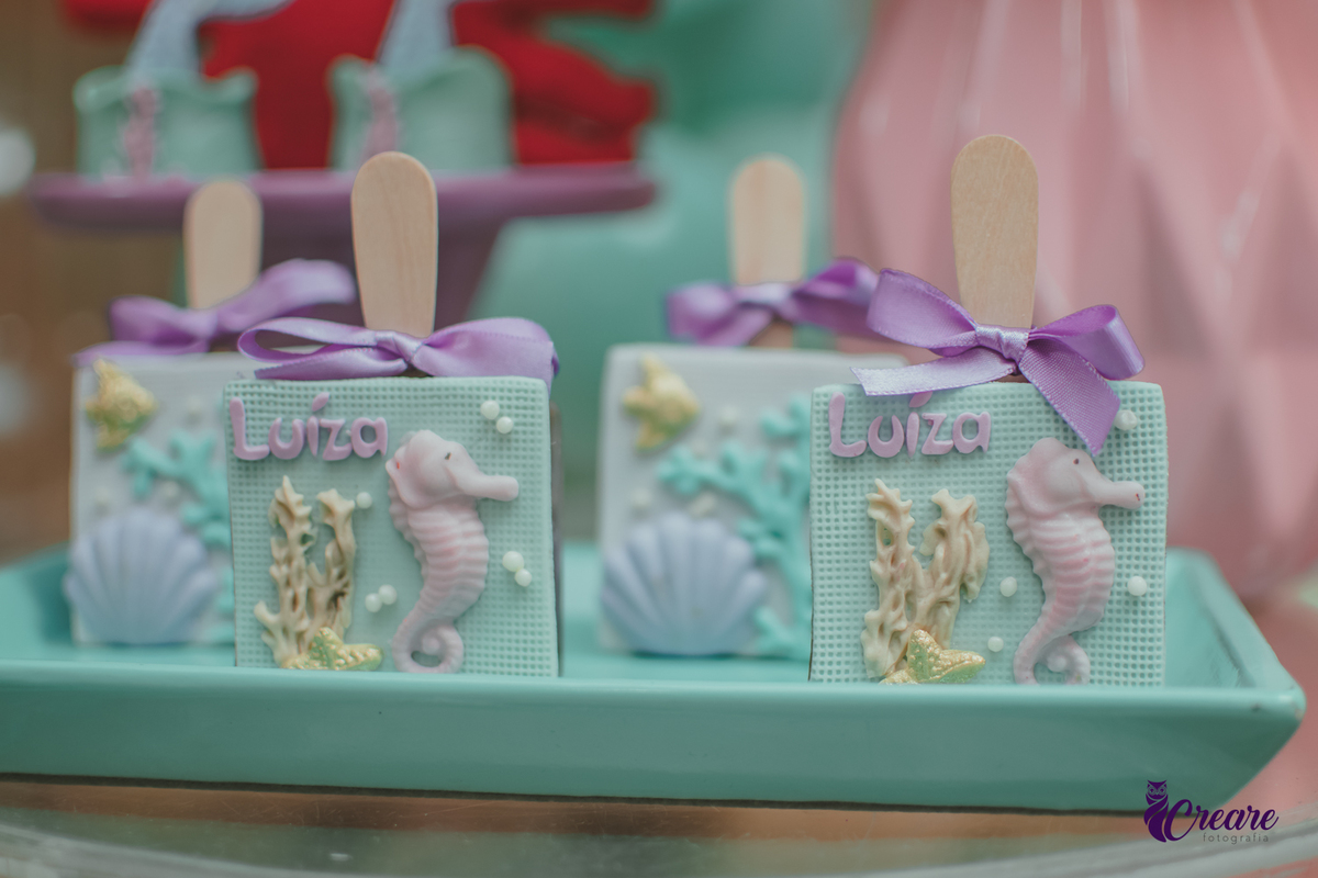 Docinhos de festainfantil com elementos do fundo do mar.