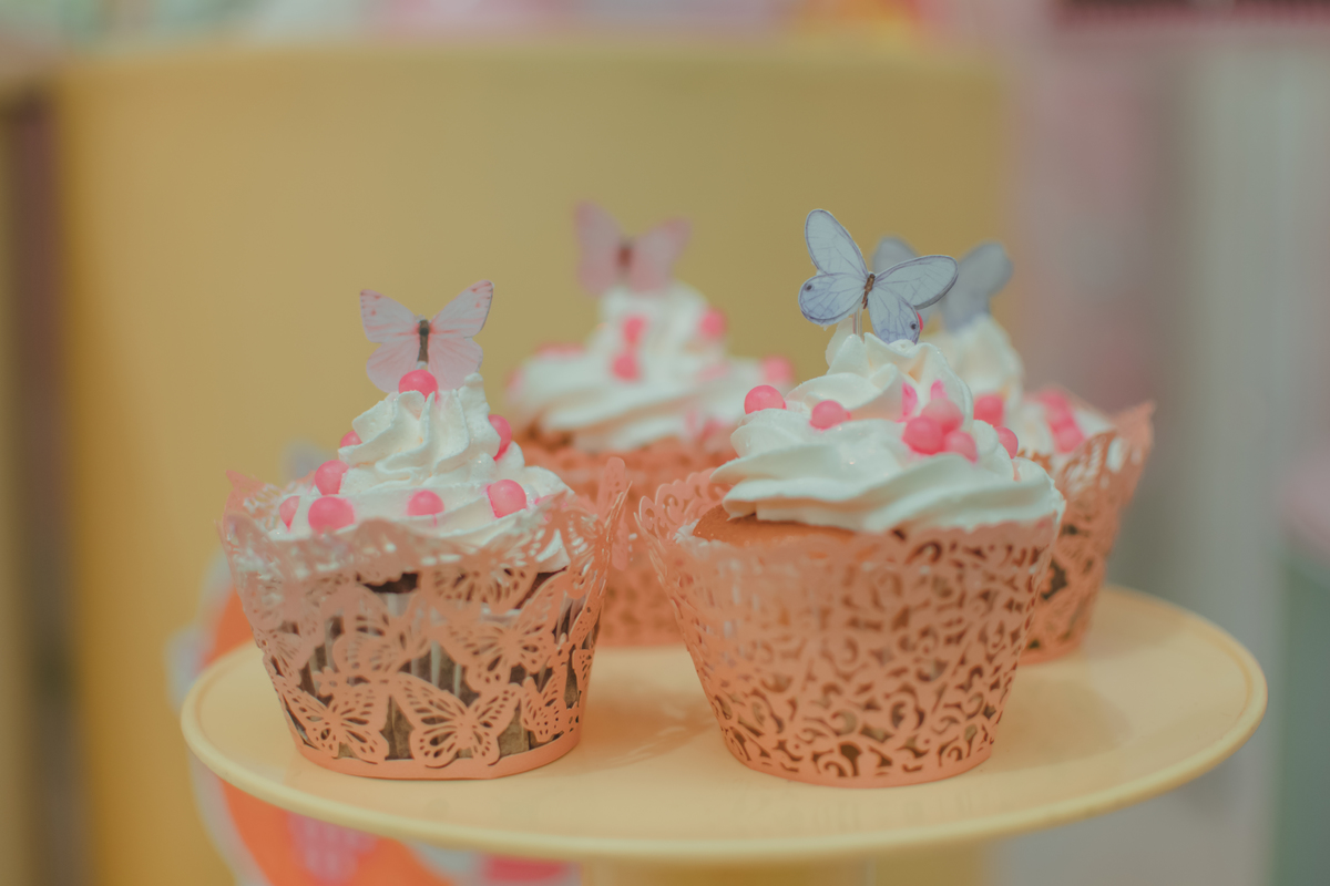 bolinho decorado com uma borboleta, para festa de aniversário infantil.