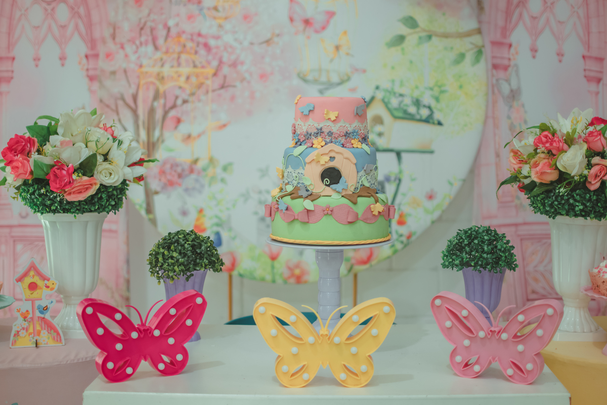 decoração de festa infantil com tema borboleta.