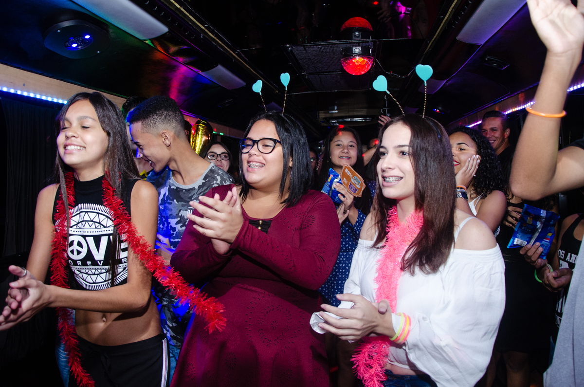 aniversário, debutante, 15 anos, busparty, festa no ônibus, festa, fotografia.