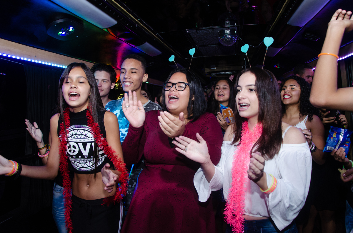 aniversário, debutante, 15 anos, busparty, festa no ônibus, festa, fotografia.