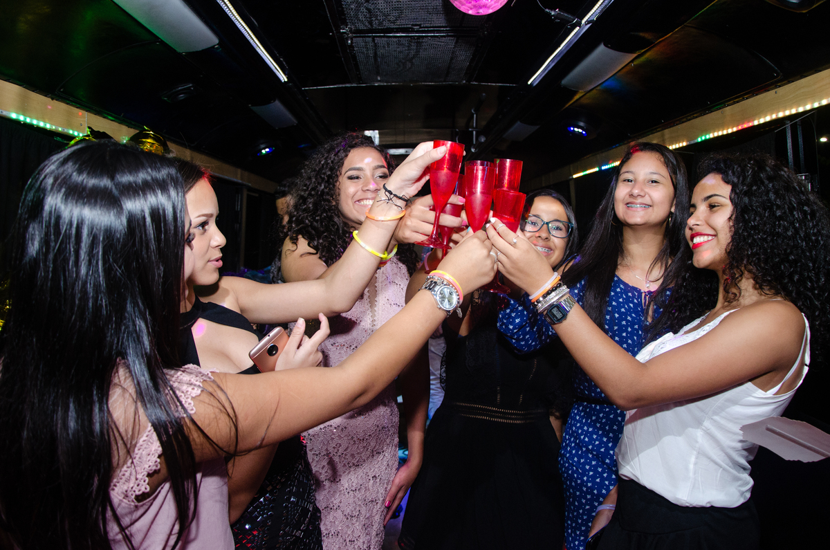 aniversário, debutante, 15 anos, busparty, festa no ônibus, festa, fotografia.