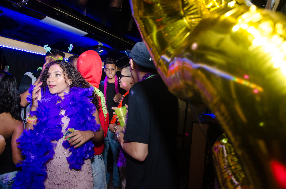 aniversário, debutante, 15 anos, busparty, festa no ônibus, festa, fotografia.