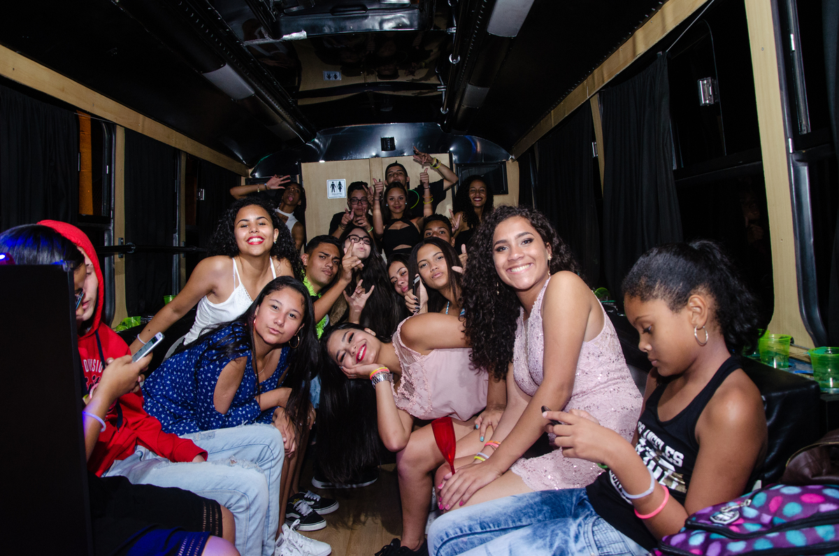 aniversário, debutante, 15 anos, busparty, festa no ônibus, festa, fotografia.