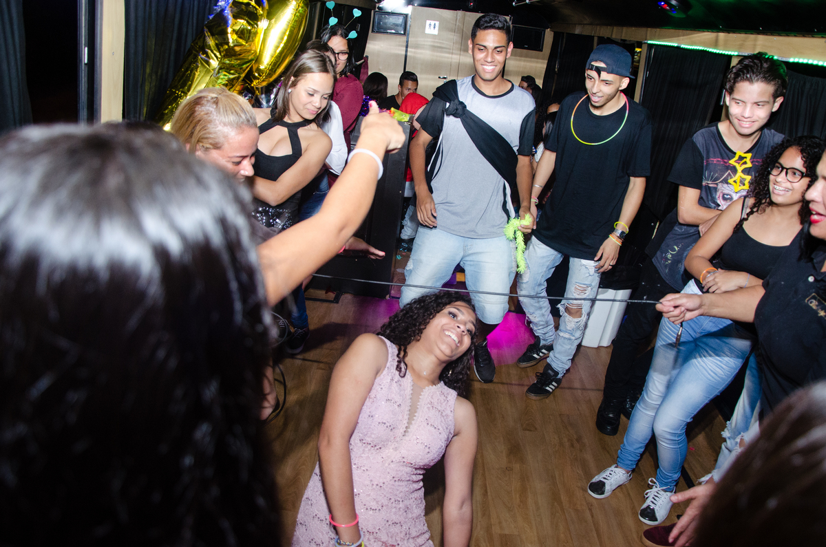 aniversário, debutante, 15 anos, busparty, festa no ônibus, festa, fotografia.