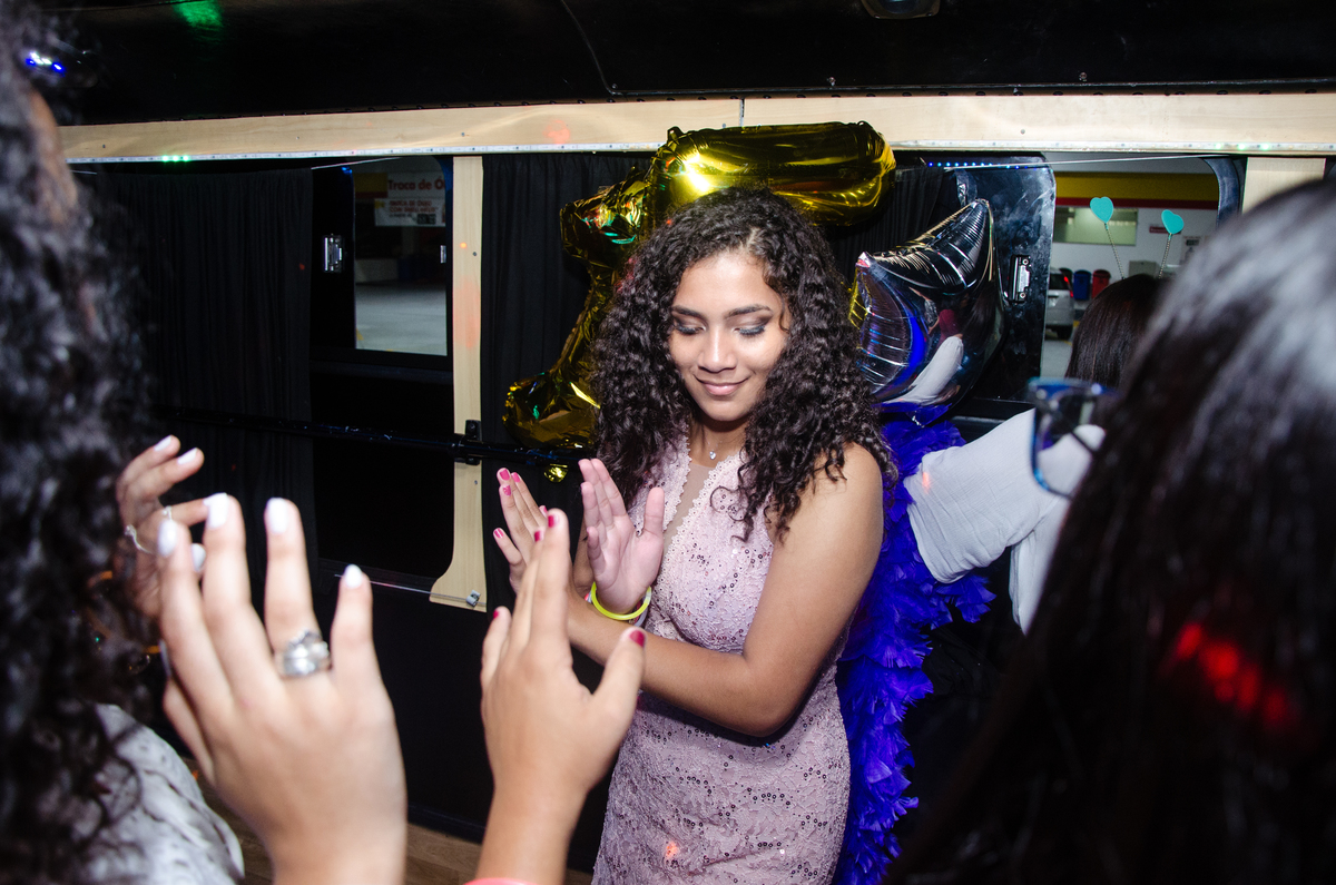 aniversário, debutante, 15 anos, busparty, festa no ônibus, festa, fotografia.