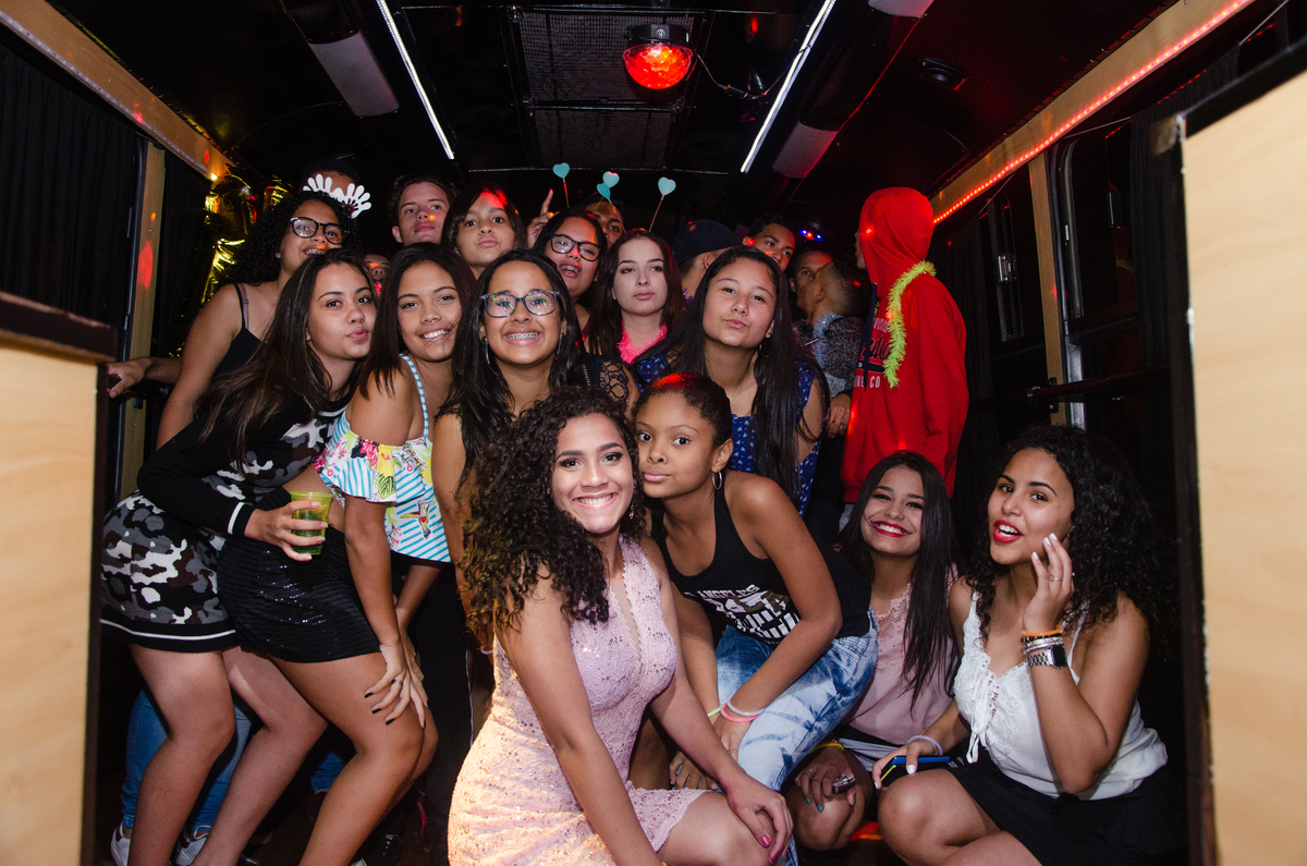 aniversário, debutante, 15 anos, busparty, festa no ônibus, festa, fotografia.