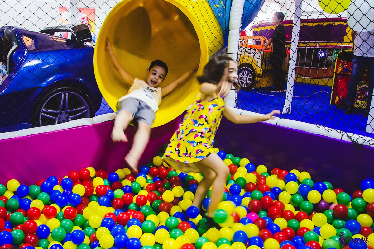 fotografia de aniversário infantil, família reunida e crianças se divertindo, em Santo André, abc Paulista. 