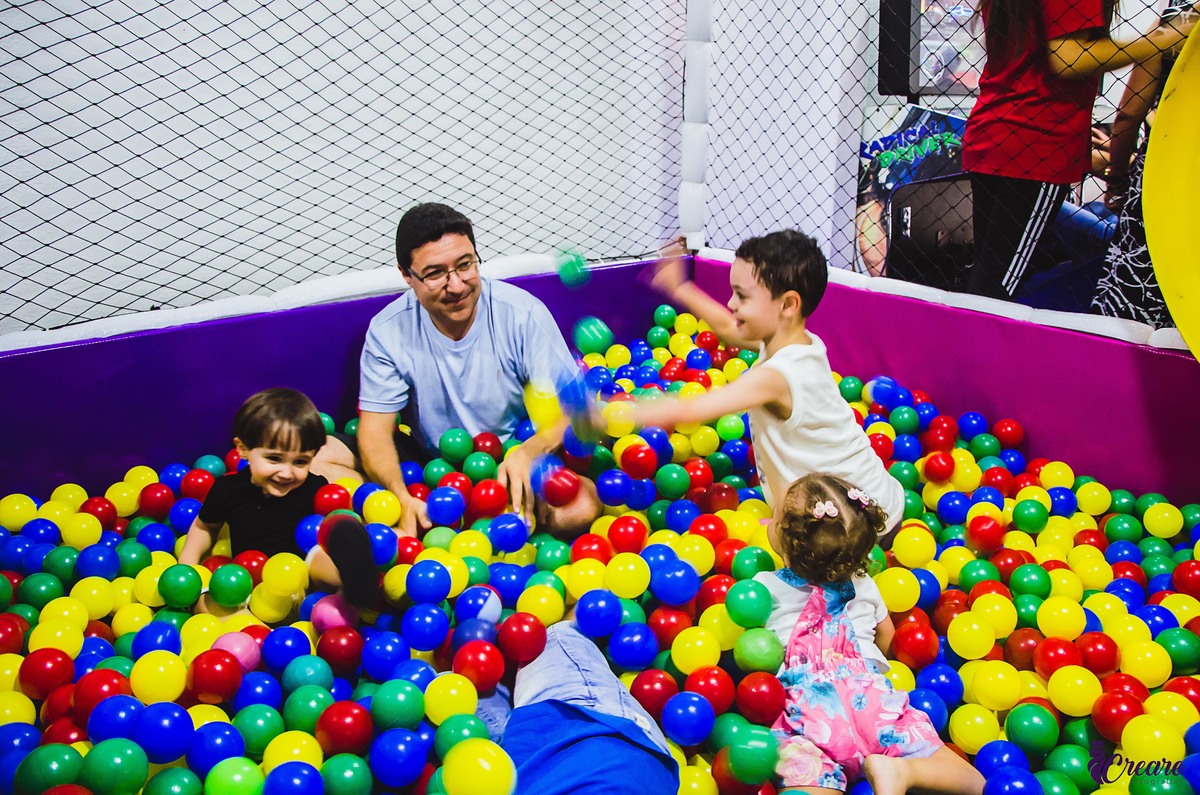 fotografia de aniversário infantil, família reunida e crianças se divertindo, em Santo André, abc Paulista. 