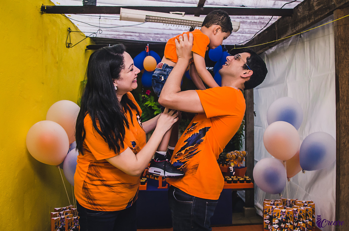 Fotografia de Aniversário infantil em mauá, são paulo, aniversário de três anos, festa animada com mágico e palhaço, fotografia espontânea de aniversário com tema Dragon Ball Z. 