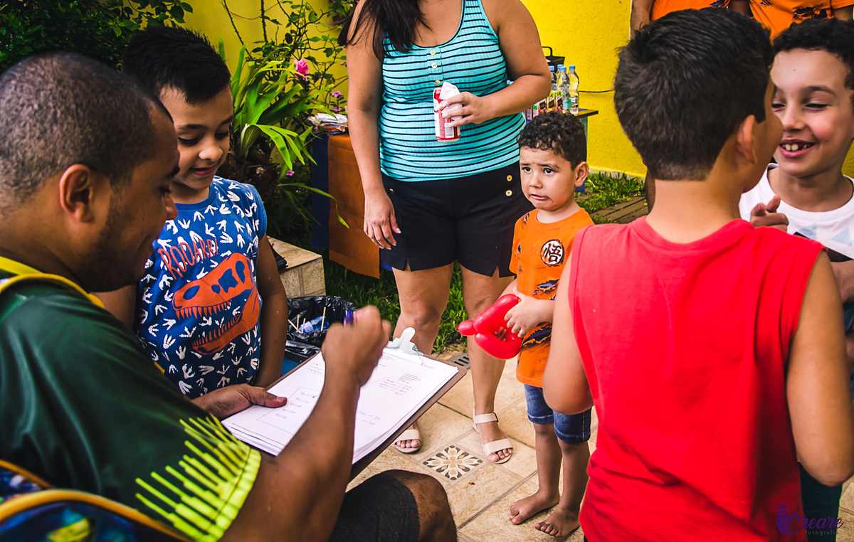Fotografia de Aniversário infantil em mauá, são paulo, aniversário de três anos, festa animada com mágico e palhaço, fotografia espontânea de aniversário com tema Dragon Ball Z. 
