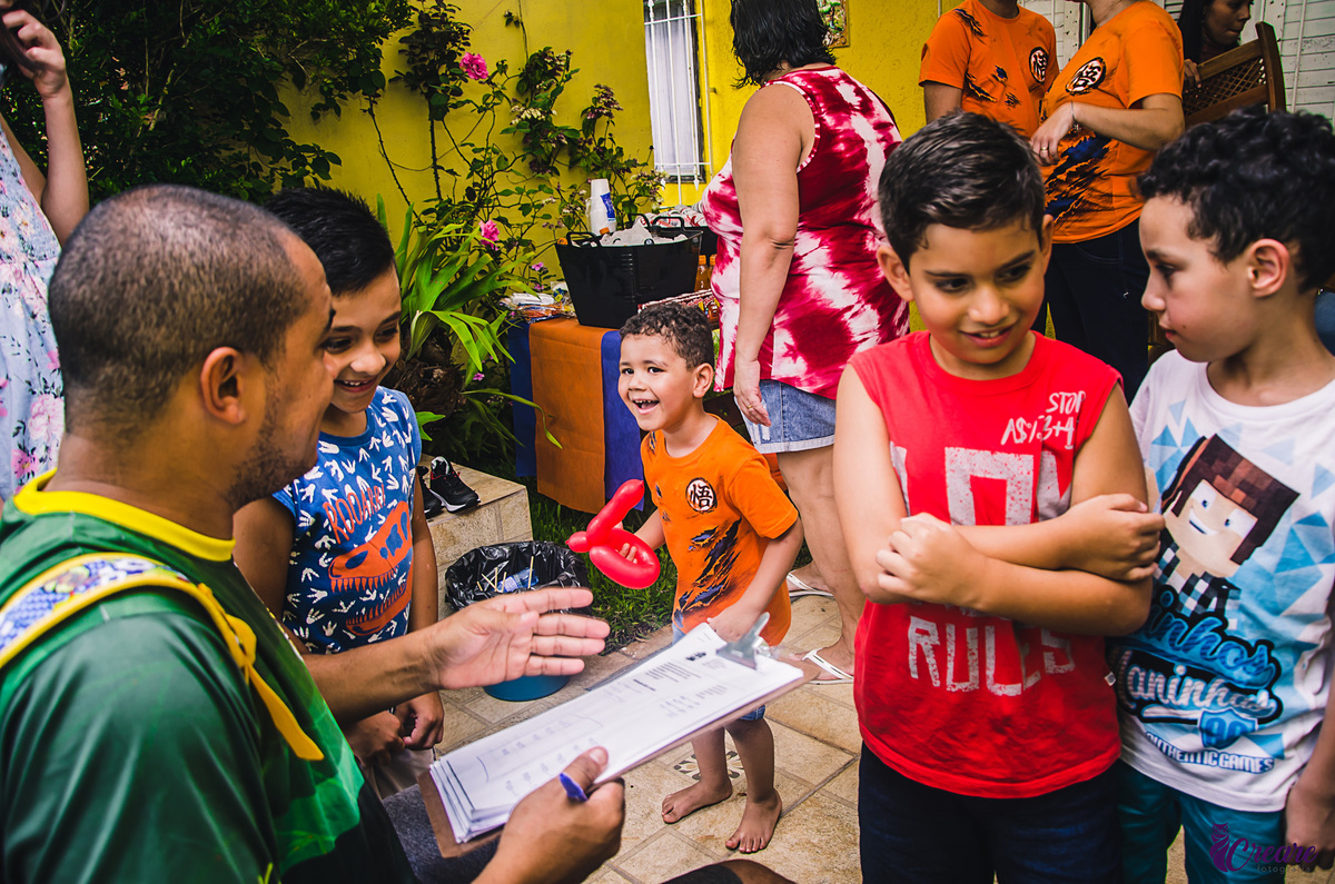 Fotografia de Aniversário infantil em mauá, são paulo, aniversário de três anos, festa animada com mágico e palhaço, fotografia espontânea de aniversário com tema Dragon Ball Z. 