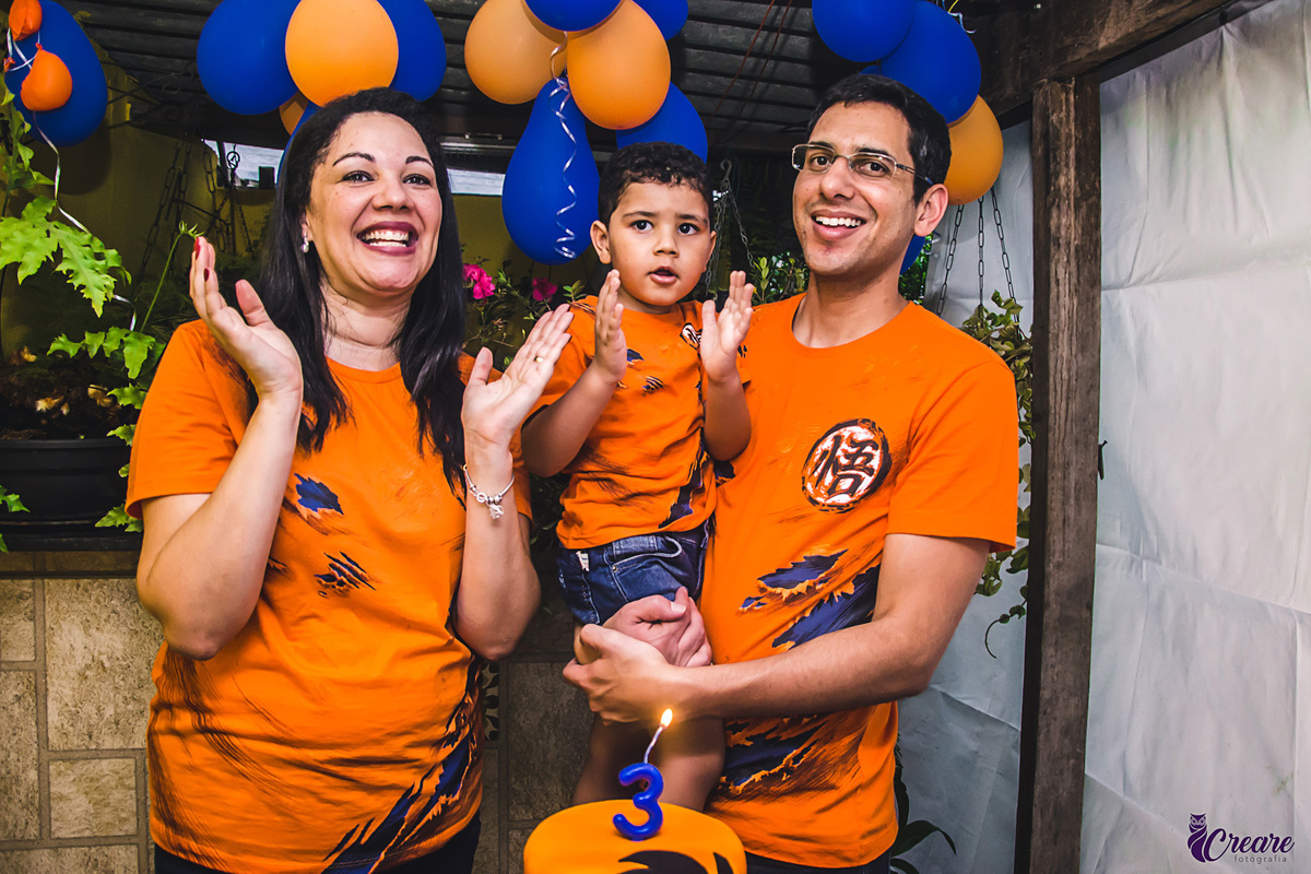 Fotografia de Aniversário infantil em mauá, são paulo, aniversário de três anos, festa animada com mágico e palhaço, fotografia espontânea de aniversário com tema Dragon Ball Z. 