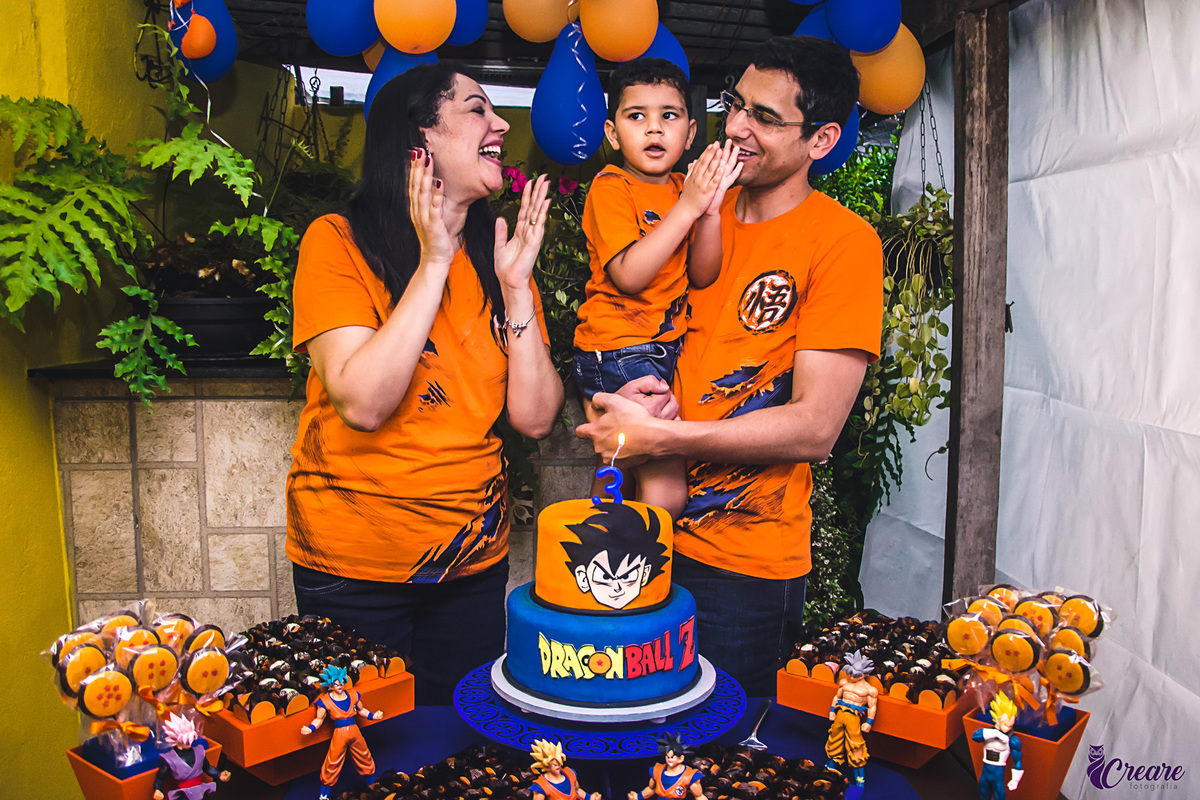 Fotografia de Aniversário infantil em mauá, são paulo, aniversário de três anos, festa animada com mágico e palhaço, fotografia espontânea de aniversário com tema Dragon Ball Z. 