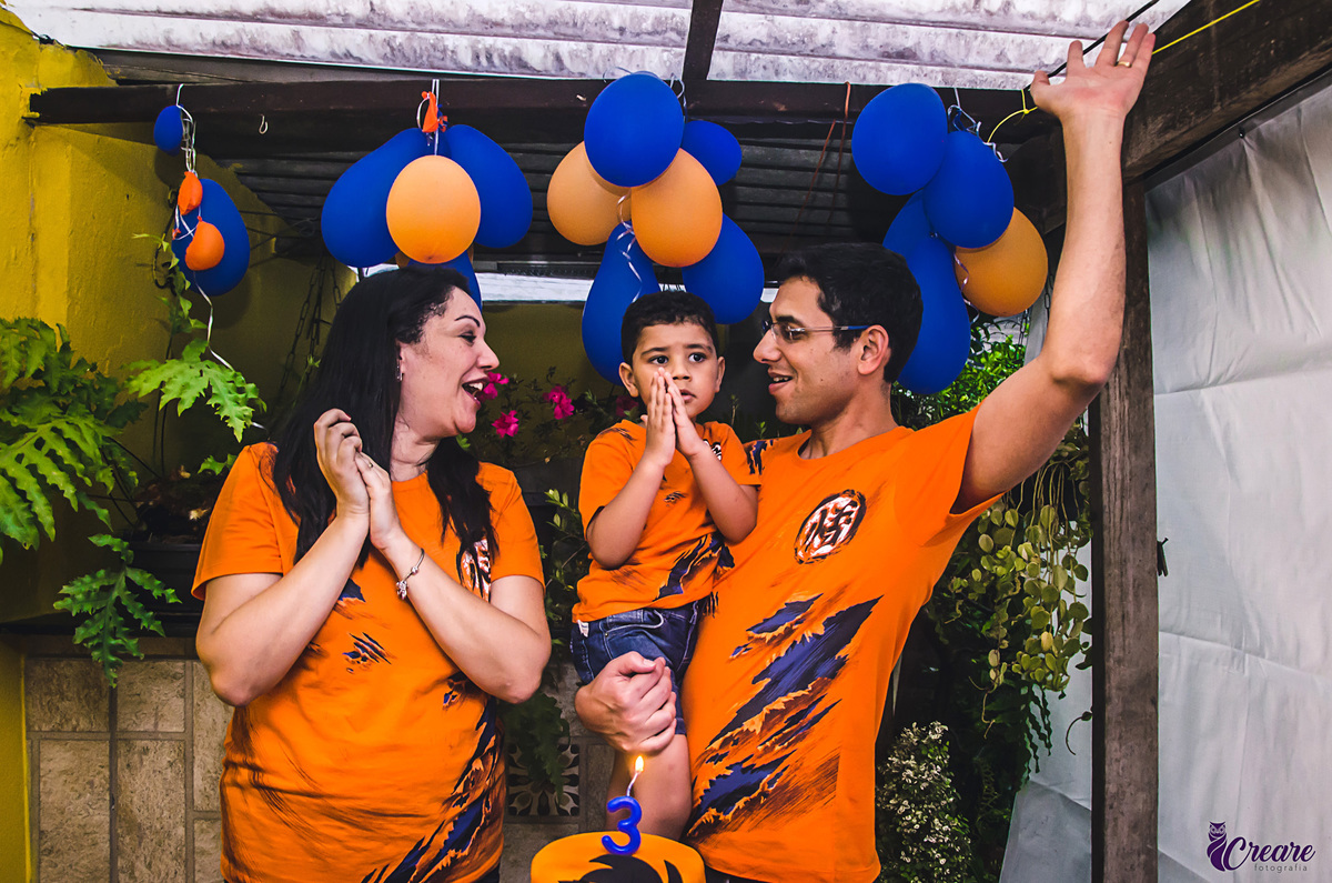 Fotografia de Aniversário infantil em mauá, são paulo, aniversário de três anos, festa animada com mágico e palhaço, fotografia espontânea de aniversário com tema Dragon Ball Z. 