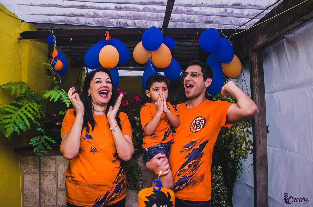 Fotografia de Aniversário infantil em mauá, são paulo, aniversário de três anos, festa animada com mágico e palhaço, fotografia espontânea de aniversário com tema Dragon Ball Z. 
