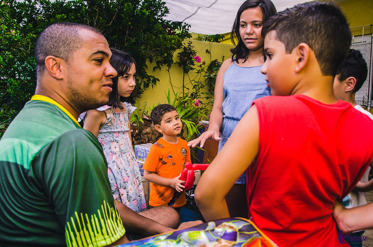 Fotografia de Aniversário infantil em mauá, são paulo, aniversário de três anos, festa animada com mágico e palhaço, fotografia espontânea de aniversário com tema Dragon Ball Z. 