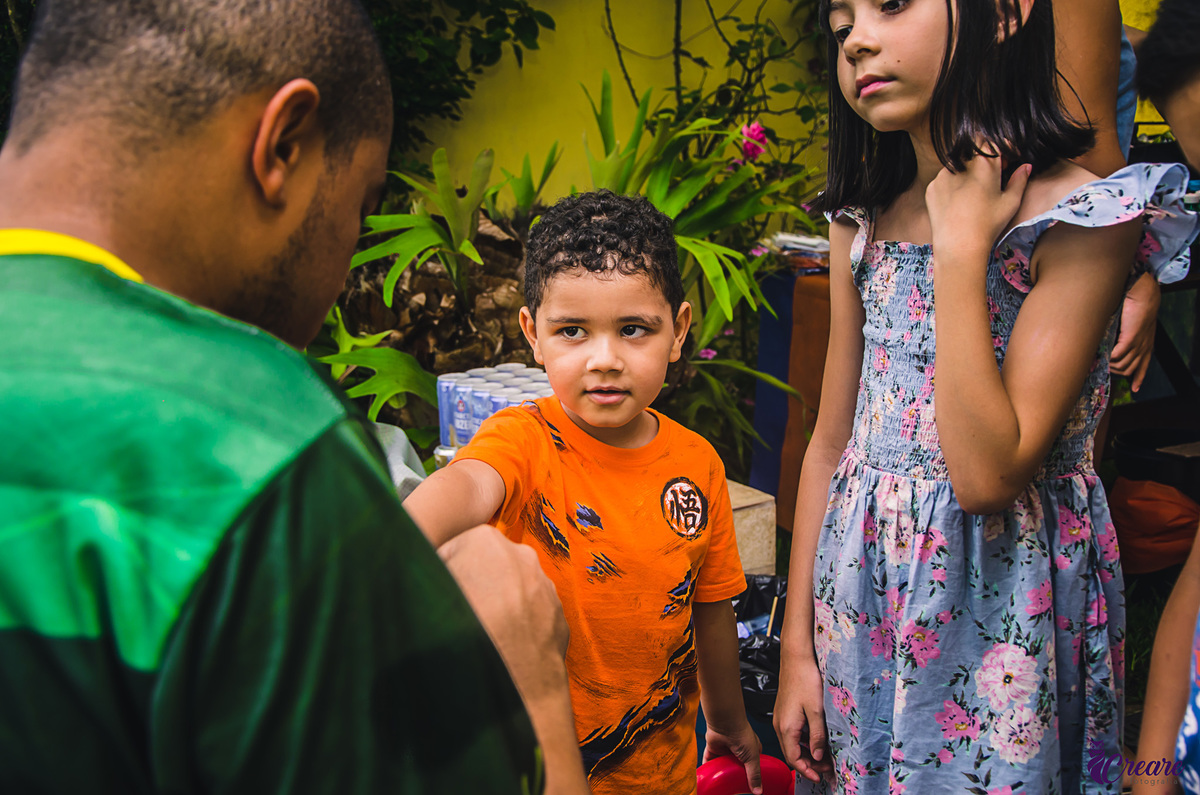 Fotografia de Aniversário infantil em mauá, são paulo, aniversário de três anos, festa animada com mágico e palhaço, fotografia espontânea de aniversário com tema Dragon Ball Z. 