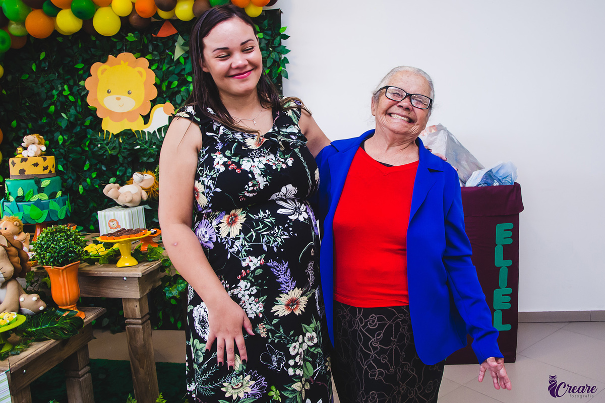 fotografia de chá de fraldas, decoração e eventos. tema safari. fotografia espontânea, de família. gestante. 