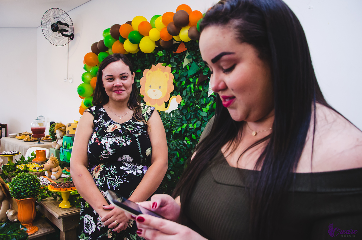 fotografia de chá de fraldas, decoração e eventos. tema safari. fotografia espontânea, de família. gestante. 