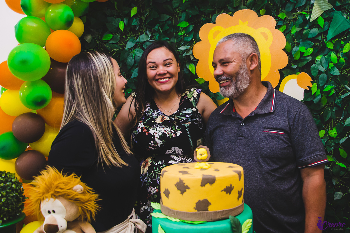 fotografia de chá de fraldas, decoração e eventos. tema safari. fotografia espontânea, de família. gestante. 