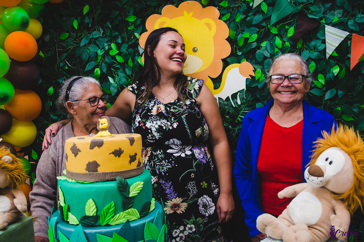 fotografia de chá de fraldas, decoração e eventos. tema safari. fotografia espontânea, de família. gestante. 