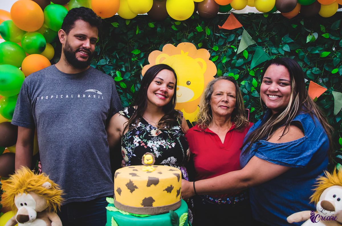 fotografia de chá de fraldas, decoração e eventos. tema safari. fotografia espontânea, de família. gestante. 
