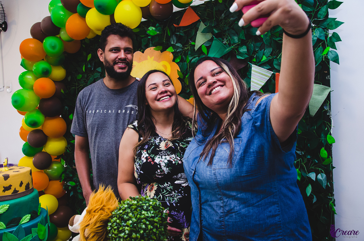 fotografia de chá de fraldas, decoração e eventos. tema safari. fotografia espontânea, de família. gestante. 