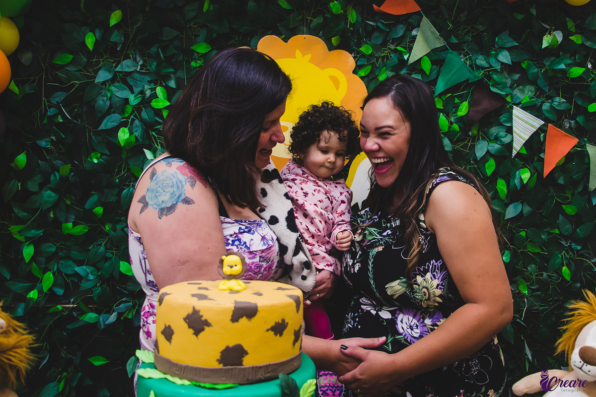 fotografia de chá de fraldas, decoração e eventos. tema safari. fotografia espontânea, de família. gestante. 