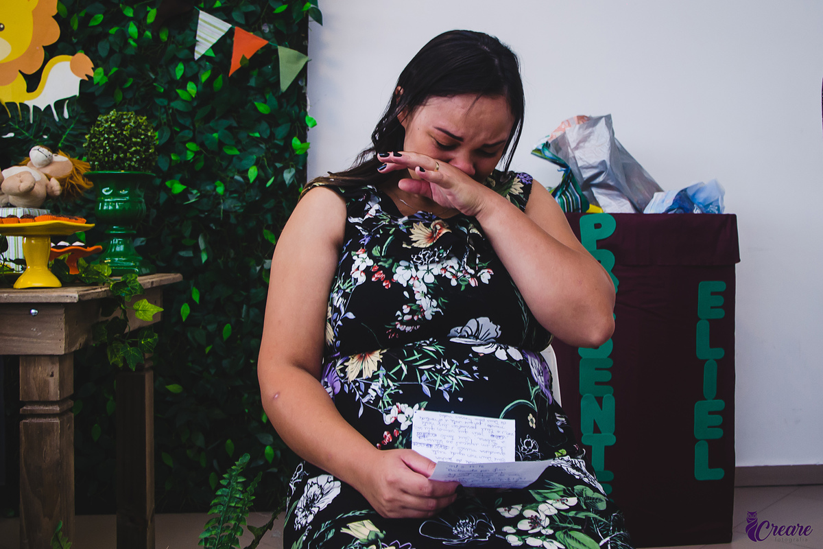 fotografia de chá de fraldas, decoração e eventos. tema safari. fotografia espontânea, de família. gestante. 