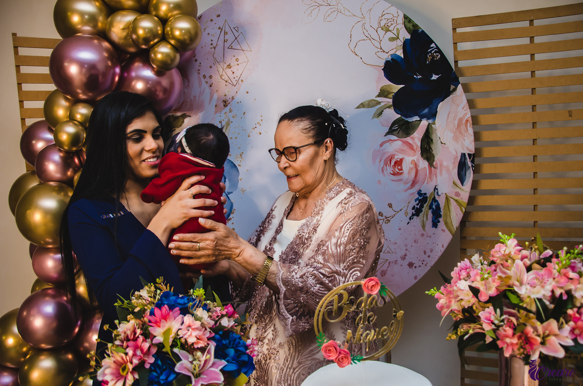 Bodas de níquel, comemoração de 54 anos de casamento de um casal de idosos. fotografia feita com a família. 