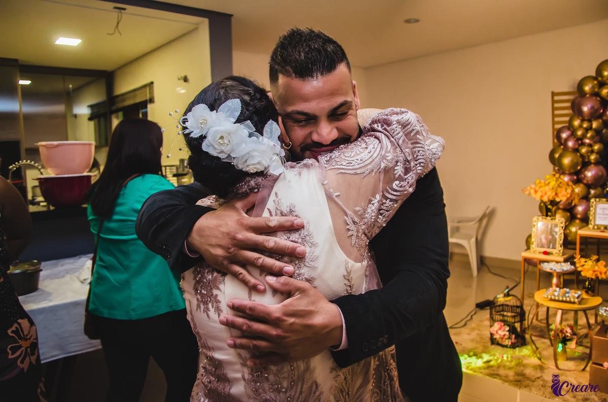 Bodas de níquel, comemoração de 54 anos de casamento de um casal de idosos. fotografia feita com a família. 