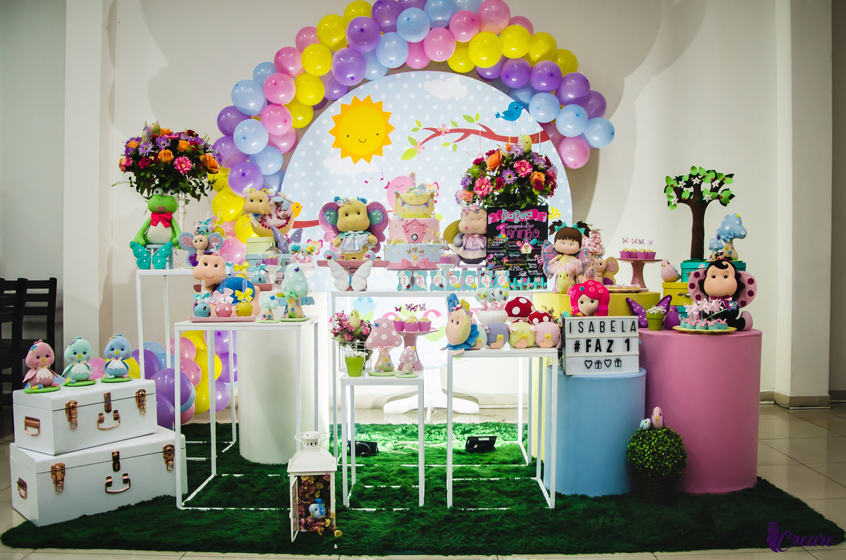 Aniversário infantil, primeiro ano de menina, decoração de borboletas, no buffet Pula Pula em Mauá, ABC Paulista.