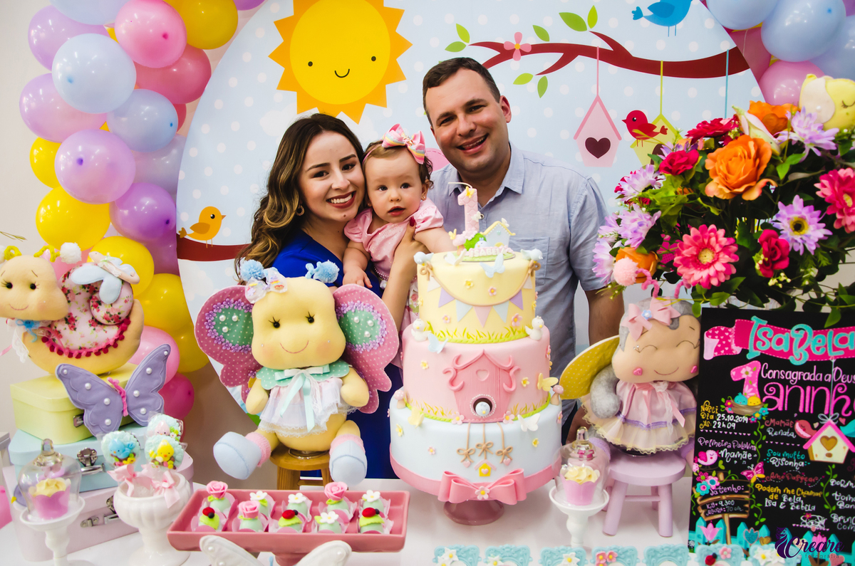 Aniversário infantil, primeiro ano de menina, decoração de borboletas, no buffet Pula Pula em Mauá, ABC Paulista.