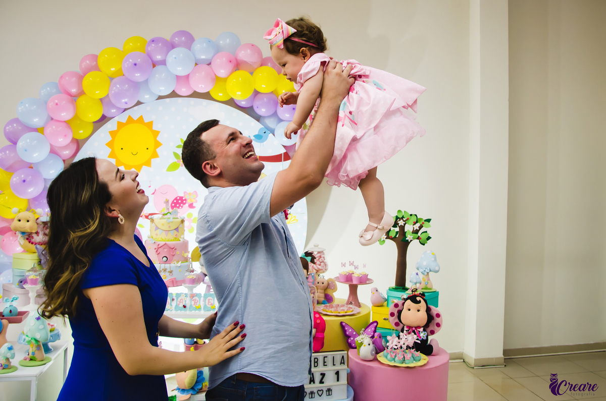 Aniversário infantil, primeiro ano de menina, decoração de borboletas, no buffet Pula Pula em Mauá, ABC Paulista.