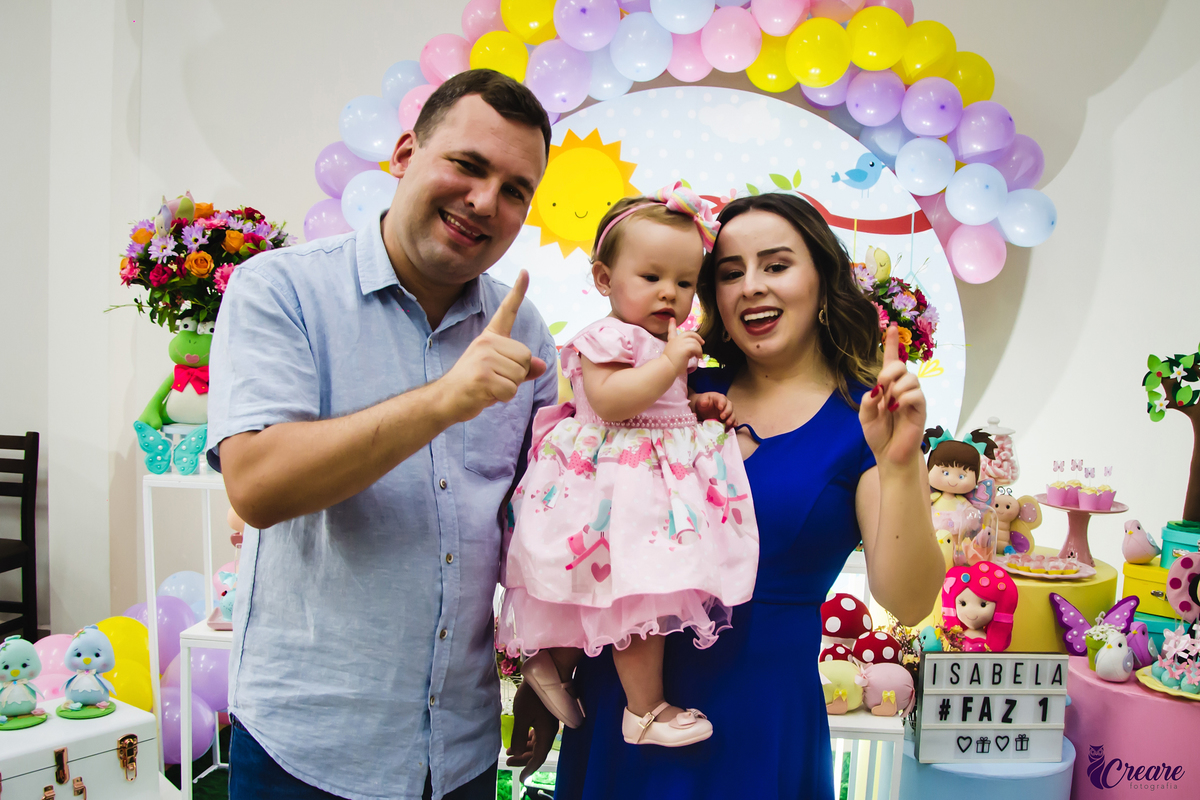 Aniversário infantil, primeiro ano de menina, decoração de borboletas, no buffet Pula Pula em Mauá, ABC Paulista.