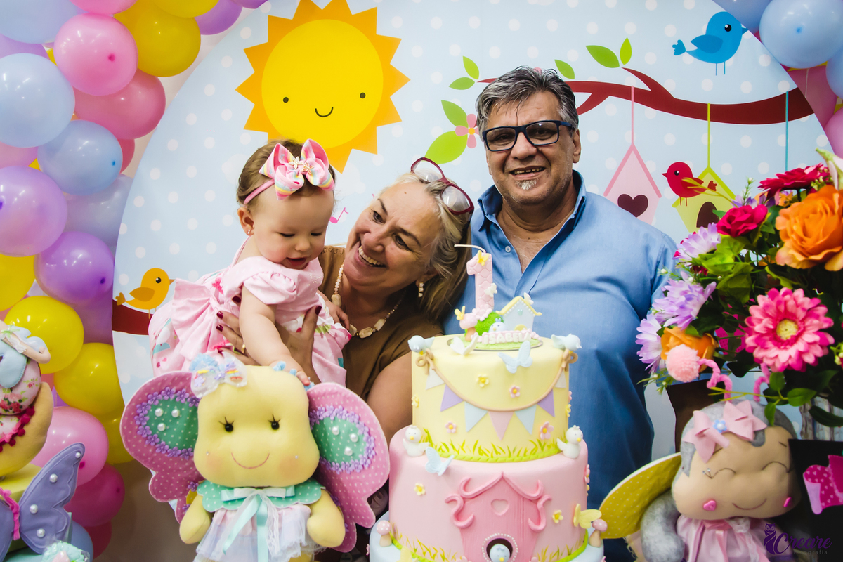 Aniversário infantil, primeiro ano de menina, decoração de borboletas, no buffet Pula Pula em Mauá, ABC Paulista.