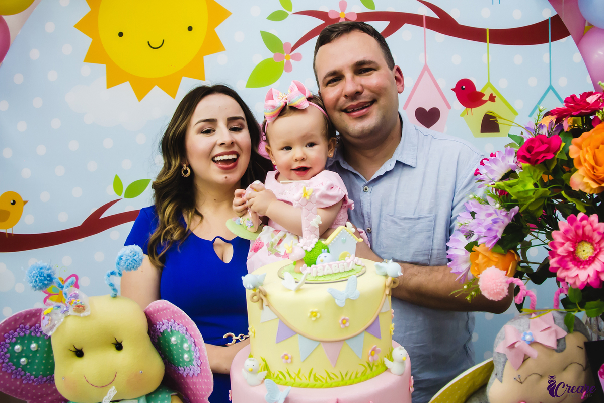 Aniversário infantil, primeiro ano de menina, decoração de borboletas, no buffet Pula Pula em Mauá, ABC Paulista.