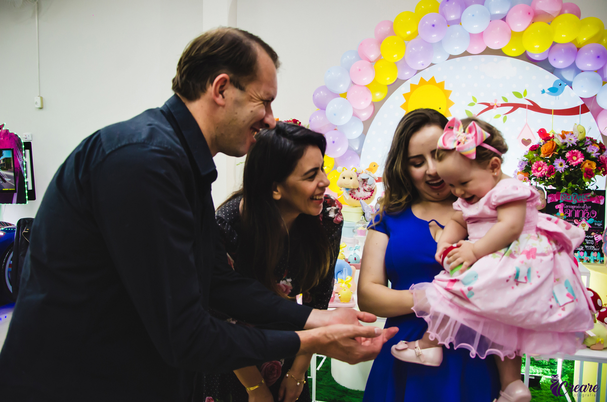 Aniversário infantil, primeiro ano de menina, decoração de borboletas, no buffet Pula Pula em Mauá, ABC Paulista.