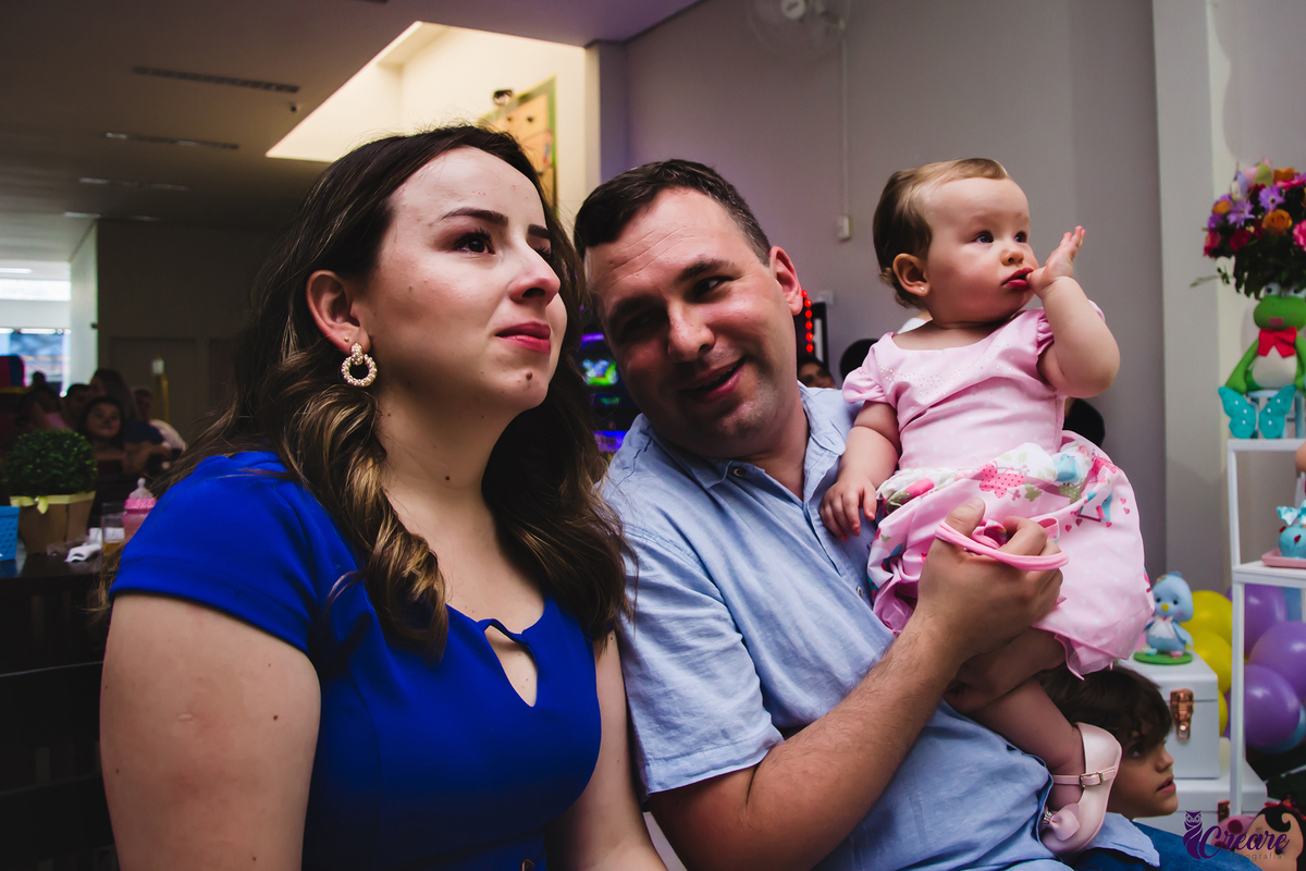 Aniversário infantil, primeiro ano de menina, decoração de borboletas, no buffet Pula Pula em Mauá, ABC Paulista.