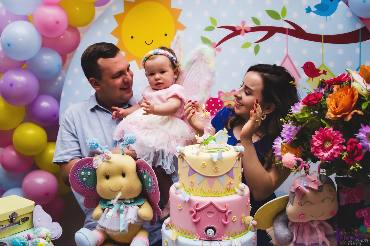 Aniversário infantil, primeiro ano de menina, decoração de borboletas, no buffet Pula Pula em Mauá, ABC Paulista.