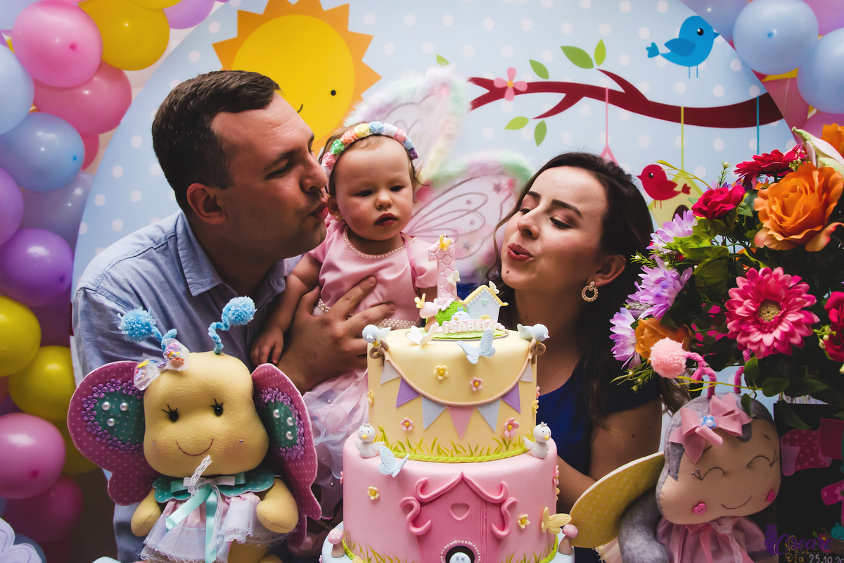 Aniversário infantil, primeiro ano de menina, decoração de borboletas, no buffet Pula Pula em Mauá, ABC Paulista.