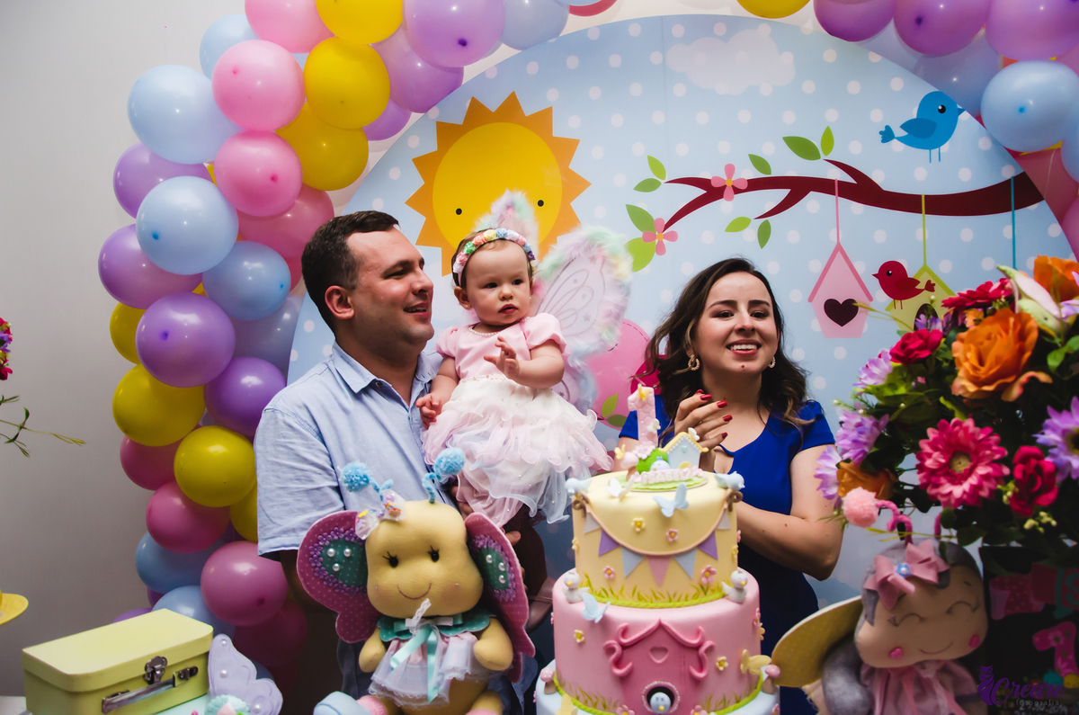 Aniversário infantil, primeiro ano de menina, decoração de borboletas, no buffet Pula Pula em Mauá, ABC Paulista.
