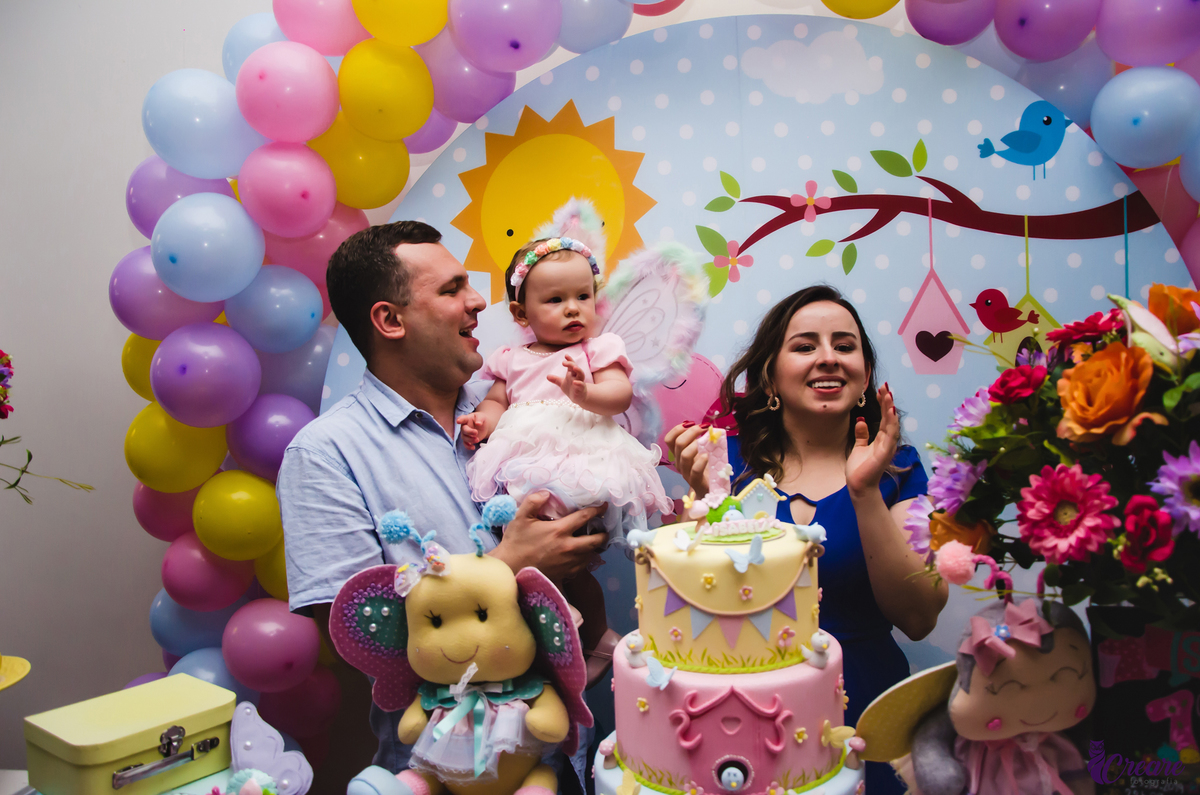 Aniversário infantil, primeiro ano de menina, decoração de borboletas, no buffet Pula Pula em Mauá, ABC Paulista.