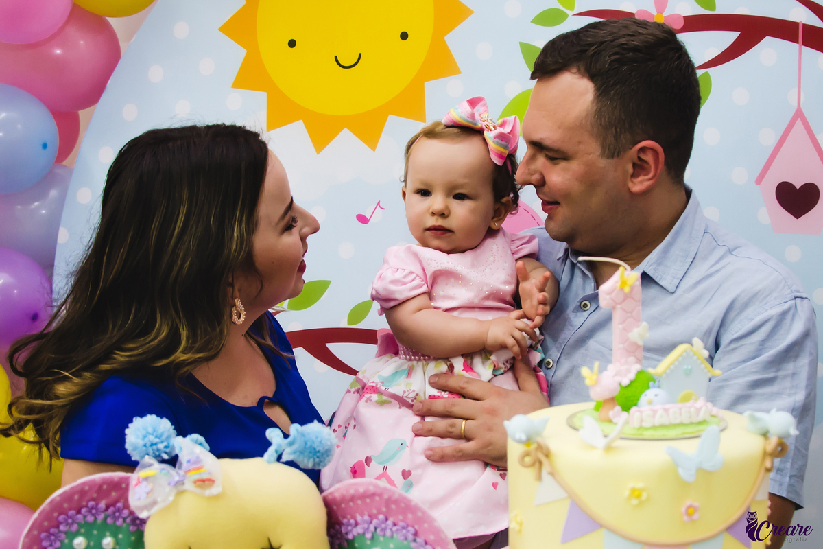 Aniversário infantil, primeiro ano de menina, decoração de borboletas, no buffet Pula Pula em Mauá, ABC Paulista.