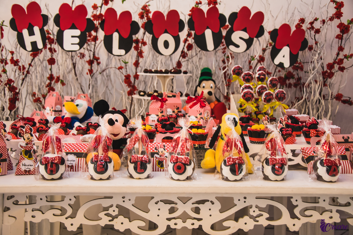 Decoração de festa infantil, aniversário de criança de 1 ano, aniversário infantil. Buffet de festa infantil.