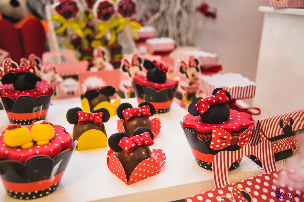 Decoração de festa infantil, aniversário de criança de 1 ano, aniversário infantil. Buffet de festa infantil.